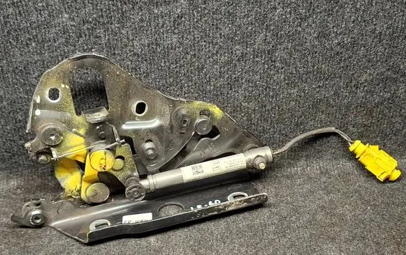 Audi Q7 4M Engine bonnet/hood hinges 4M0823302B 4M0823823