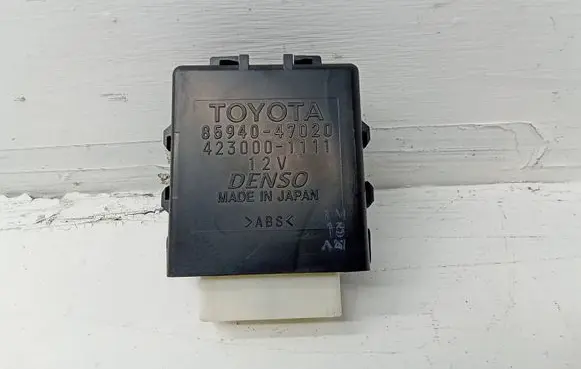Toyota Prius (XW30) Hazard warning light relay 8594047020 4230001111