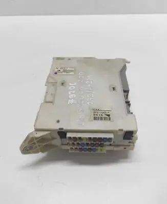 Lexus IS 220D-250-350 Fuse module 8273053020 6C030067