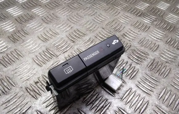 Toyota Avensis T250 Windscreen/window heater switch 8479005130C 8479005130