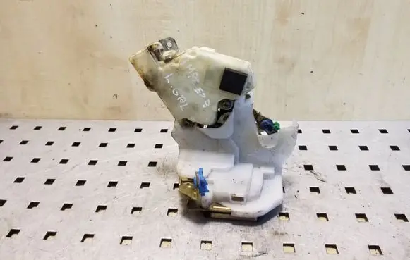 Subaru Impreza II Rear door lock