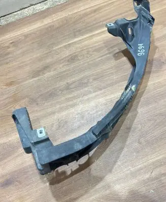 BMW 1 E81 E87 Headlight/headlamp mounting bracket 7120823