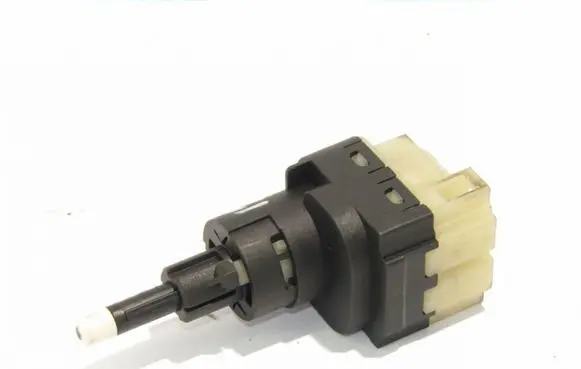 Volkswagen Polo IV 9N3 Brake pedal sensor switch V10730158