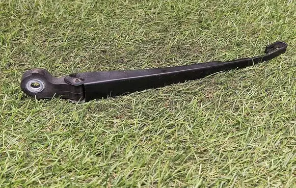 Volkswagen Golf IV Rear wiper blade arm 1J6955707A