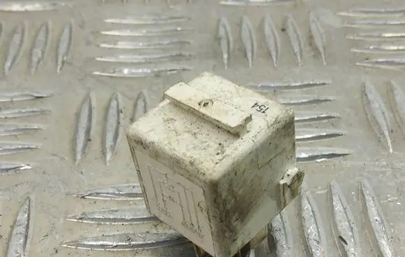 BMW 5 E34 Other relay 1729004