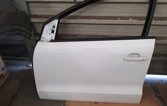 Volkswagen Polo V 6R Front door NNI14700