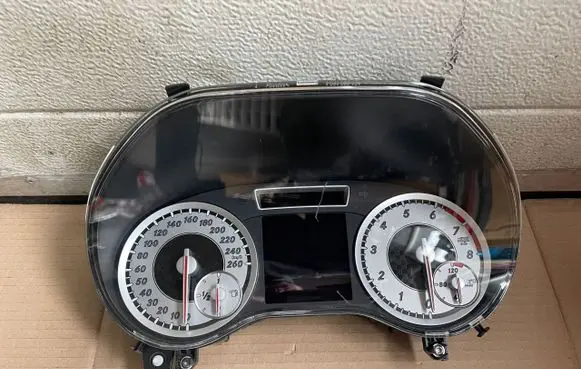 Mercedes-Benz A W176 Speedometer (instrument cluster) 1769002903