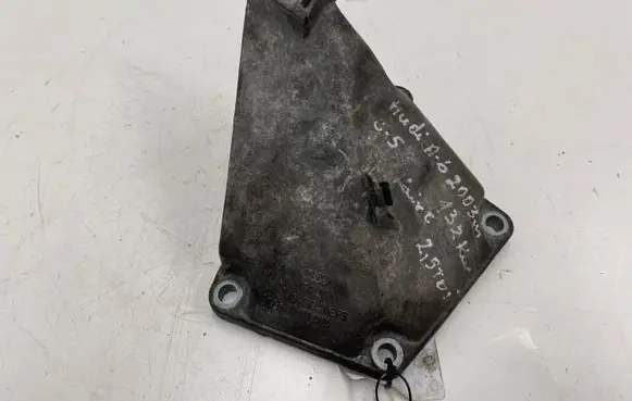 Audi A6 S6 C5 4B Engine mounting bracket 4B0199307C