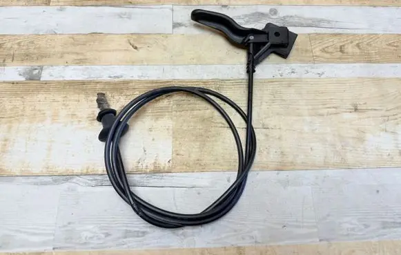 Opel Zafira B Engine bonnet (hood) release handle 218186591