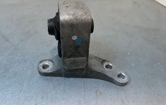 Subaru Outback (BS) Engine mount bracket 231901