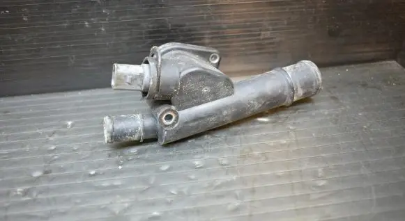 Audi A4 S4 B7 8E 8H Engine coolant pipe/hose 038121132G