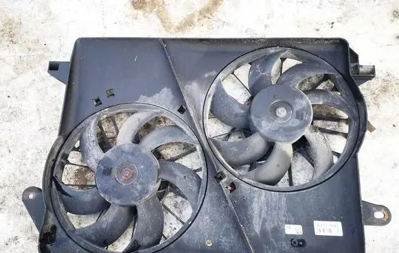 Dodge Magnum Radiator cooling fan shroud 04596513AF 834030046A