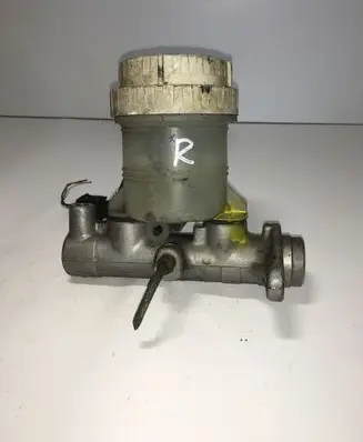 Mitsubishi Pajero Master brake cylinder