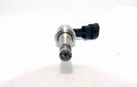 KIA Sportage Fuel injector 353102B110