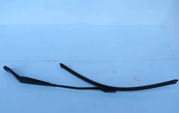 Volvo V60 Front wiper blade arm 30753504
