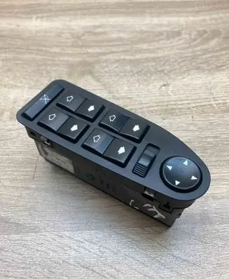 BMW 5 E39 Electric window control switch 8368966