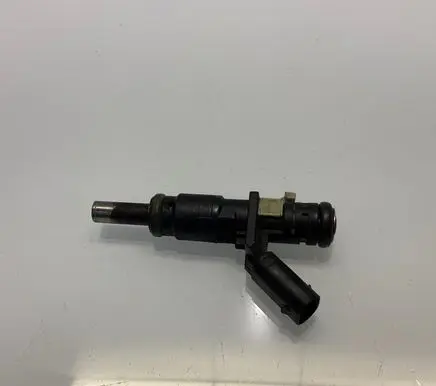 Mercedes-Benz CLS C219 Fuel injector A2720780249 2720780249