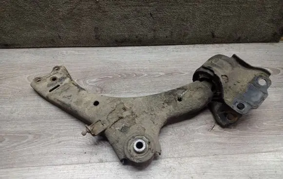 Volvo V70 Front lower control arm/wishbone