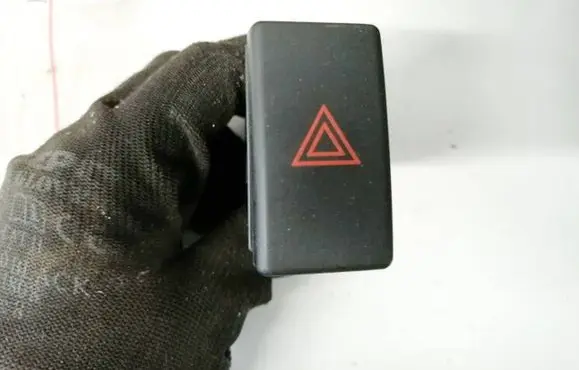 Toyota Avensis T250 Hazard light switch 157963 tr9503