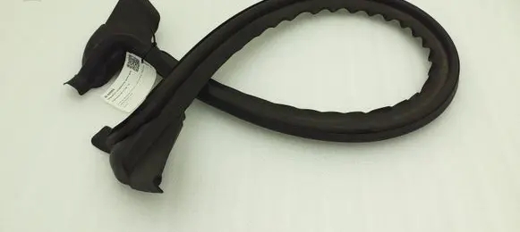 Skoda Superb B6 (3T) Rubber seal loading door window/glass 