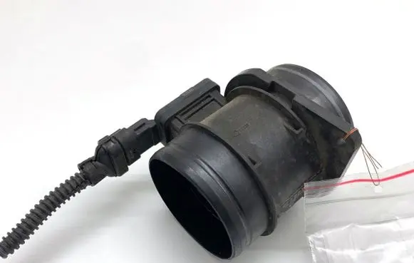 Volkswagen Golf VII Mass air flow meter 04L906461B