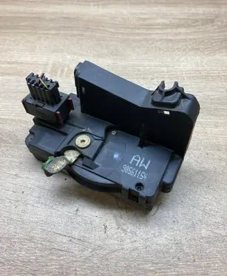 Opel Astra G Front door lock 90561154 Rightside
