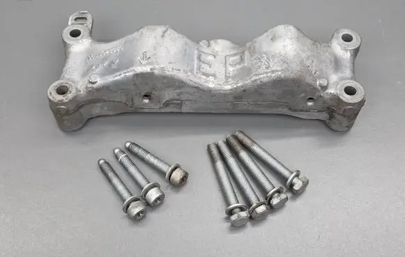 Citroen DS5 Engine mounting bracket 9655923080