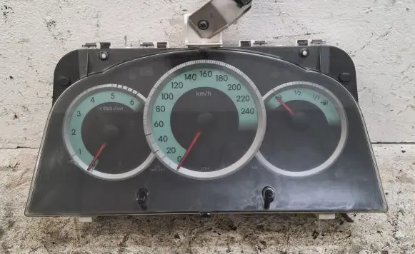 Toyota Corolla Verso AR10 Speedometer (instrument cluster)
