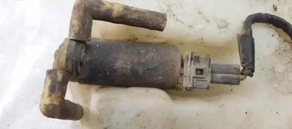 Ford Mondeo MK II Windscreen/windshield washer pump
