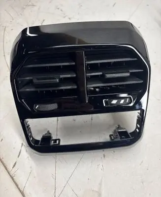 Rear air vent grill