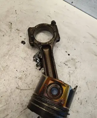 Renault Trafic II (X83) Piston with connecting rod