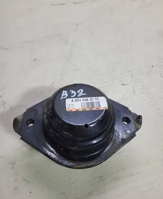Mercedes-Benz R W251 Engine mount bracket A2512403117