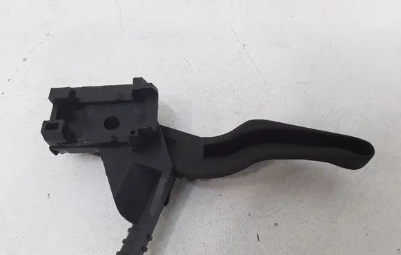 Opel Astra H Engine bonnet (hood) release handle 218186591