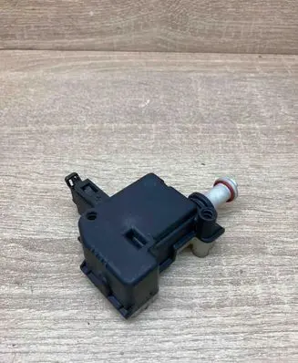 Volkswagen Touran I Central locking motor 1C0810773 3B0959782