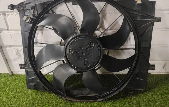 Mercedes-Benz C W205 Electric radiator cooling fan A0999061200