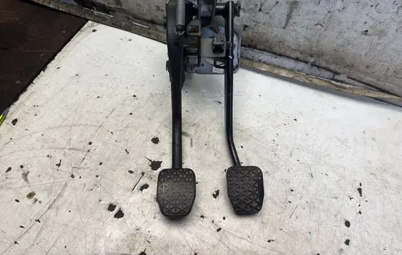 BMW 3 E46 Brake pedal 2229128