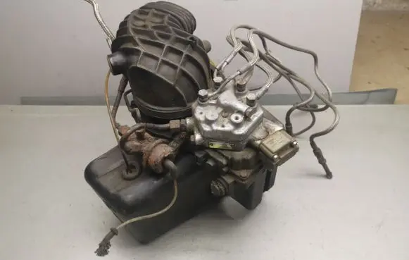 Audi 80 90 S2 B4 Fuel distributor 034133837K 2437020005 3430591032