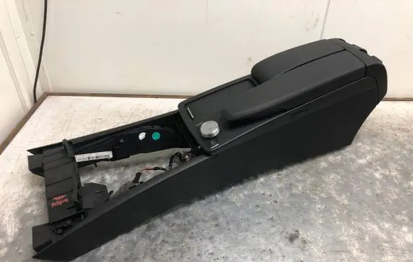 Mercedes-Benz C W204 Center console A2046800450