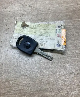 Skoda Superb B5 (3U) Ignition key/card 6U0837210D 6U0837219D