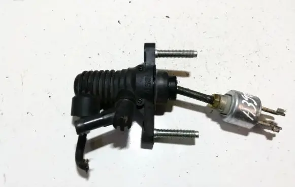 Toyota RAV 4 (XA30) Clutch master cylinder