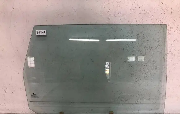 Hyundai Trajet Rear door window glass