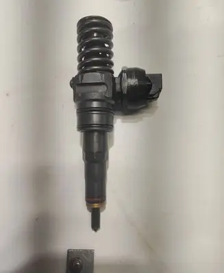 Volkswagen Caddy Fuel injector 038130073BN