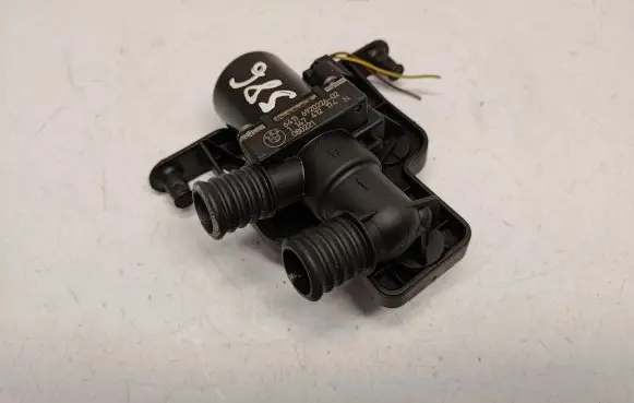 BMW 5 E60 E61 Coolant heater control valve 64116920226 64118379921