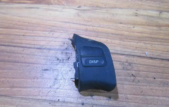 Lexus IS 220D-250-350 Steering wheel buttons/switches 75b458