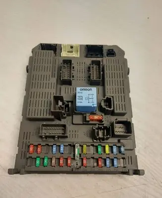 Peugeot 807 Fuse module 1400310480