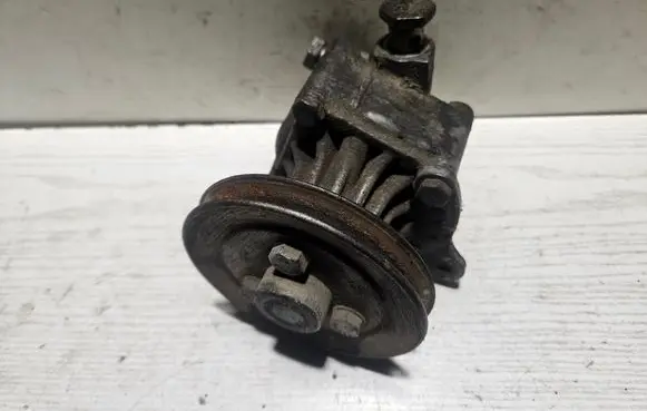 BMW 5 E34 Power steering pump 7601955158 1682644