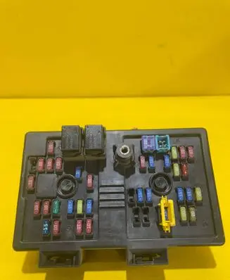 Chevrolet Captiva Fuse box set 96821082