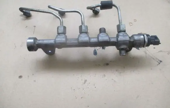 Opel Insignia A Fuel main line pipe 0445214221