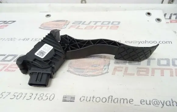 Skoda Octavia Mk3 (5E) Accelerator throttle pedal 04L907309R