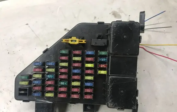 Hyundai Tucson JM Fuse module 911102E50105012M 05012M